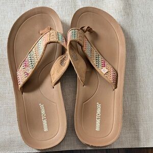 Minnetonka Women's Tan and Multicolor Sandals